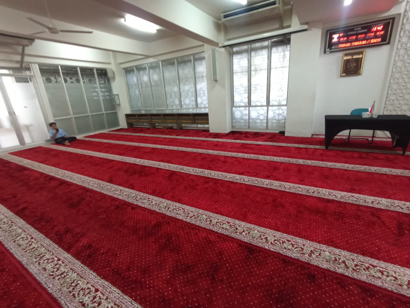 Arsitektur Masjid WTC Jenderal Sudirman Bak Gedung Pencakar Langit