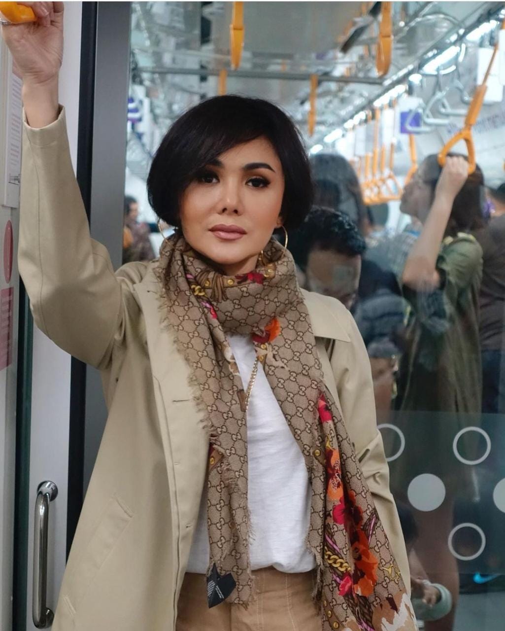 Selain Lesti Kejora, 4 Artis Ini Koleksi Scarf yang Harganya Bikin Jantungan