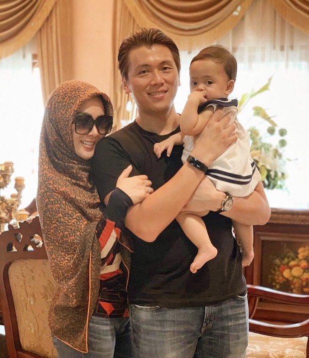 Selain Lesti Kejora, 4 Artis Ini Koleksi Scarf yang Harganya Bikin Jantungan