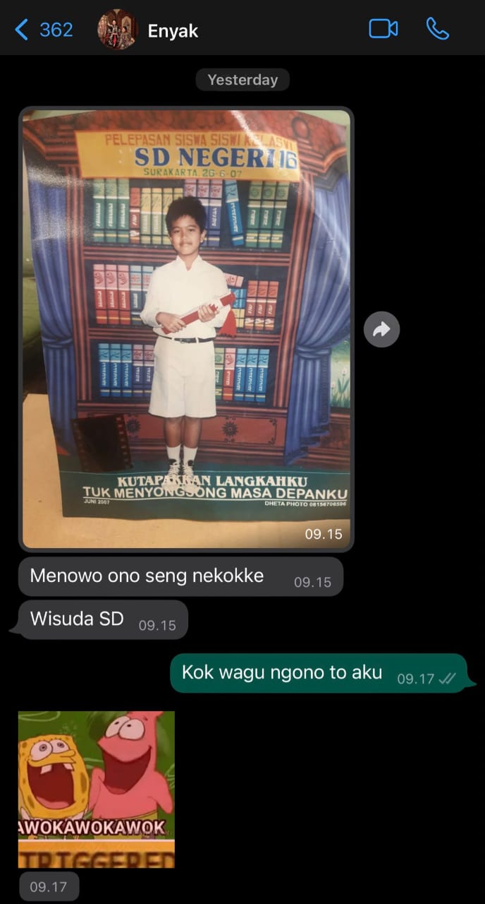 Guyonan Ala Iriana Jokowi, Kirim Stiker Awokwokwok ke Kaesang