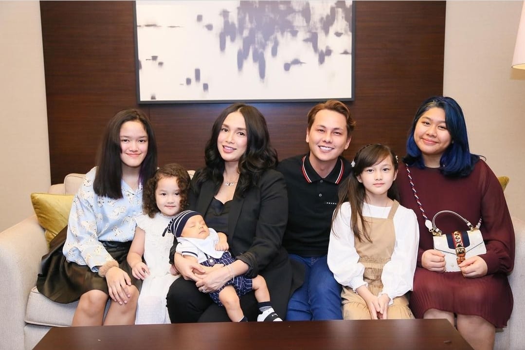 Deretan Anak Artis yang Dekat dengan Ayah Sambungnya