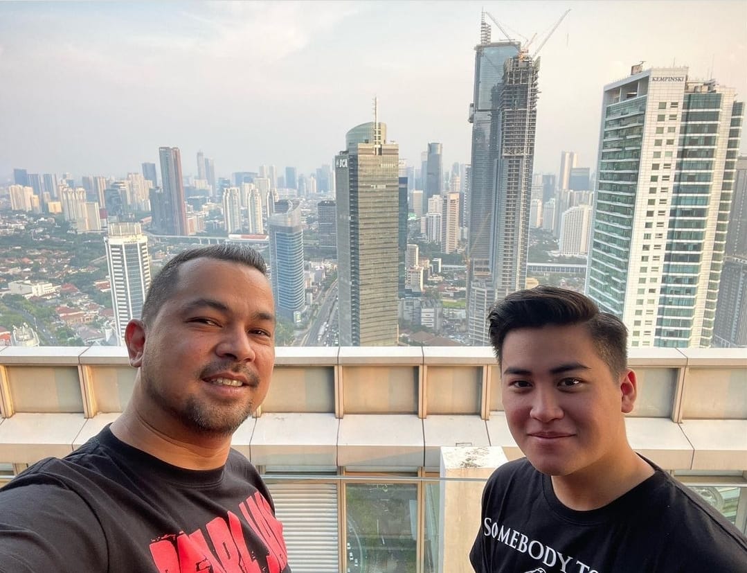 Deretan Anak Artis yang Dekat dengan Ayah Sambungnya