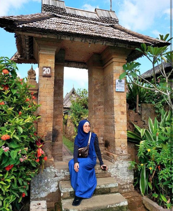 Gaya Artis 90-an, Ini Outfit Desy Ratnasari hingga Elma Theana Liburan di Bali