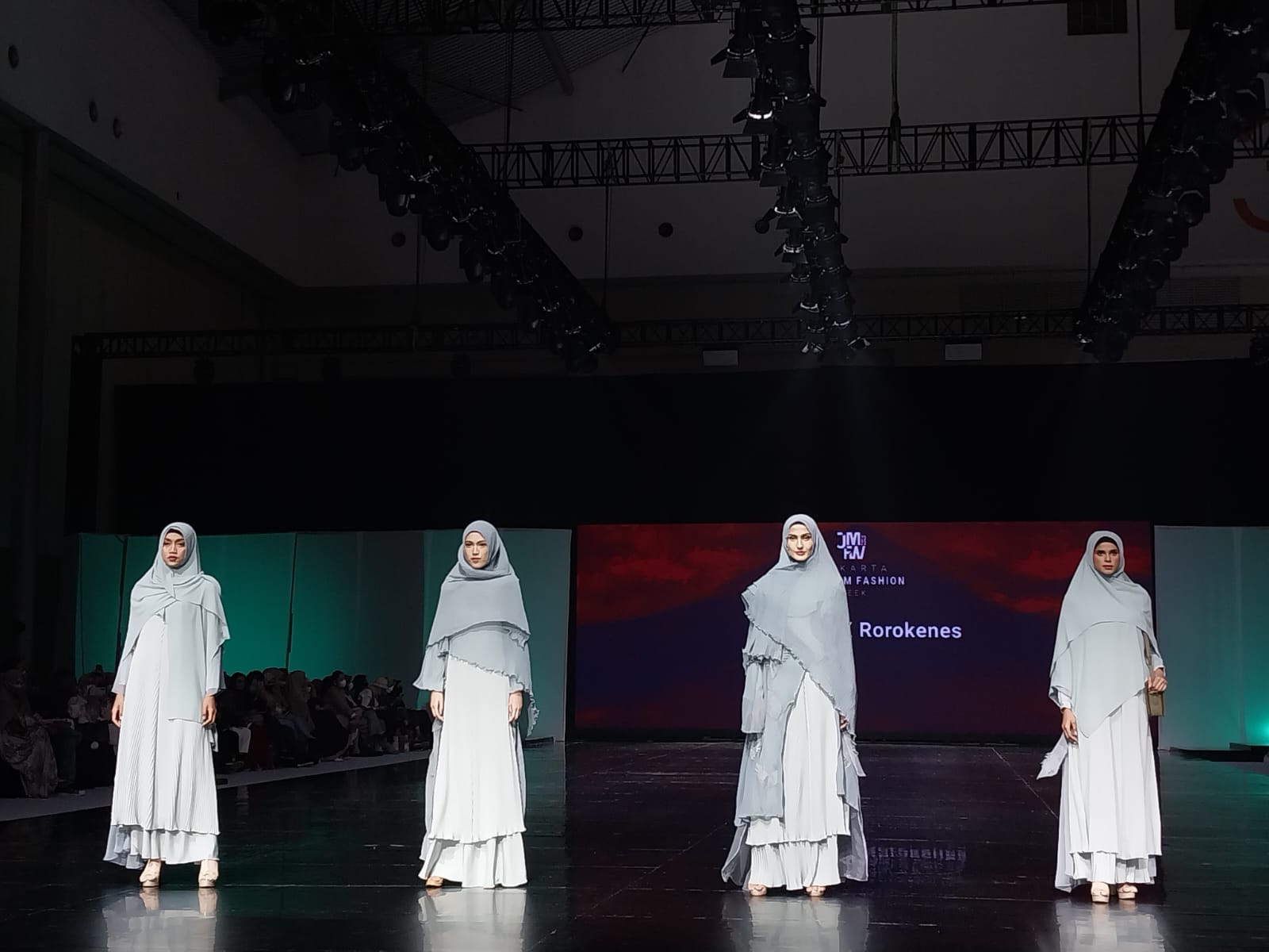 10 Desainer Busana Muslim Pamer Karya Lokal Menuju Global di JMFW 2023