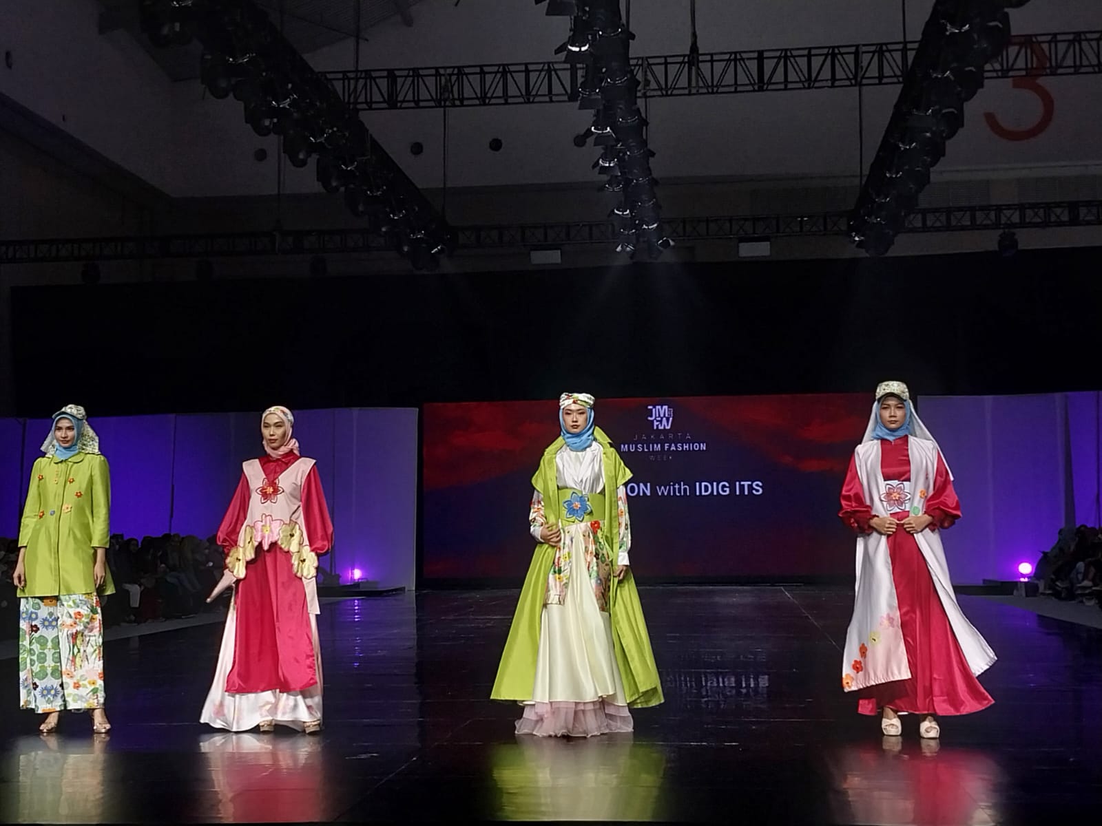 10 Desainer Busana Muslim Pamer Karya Lokal Menuju Global di JMFW 2023