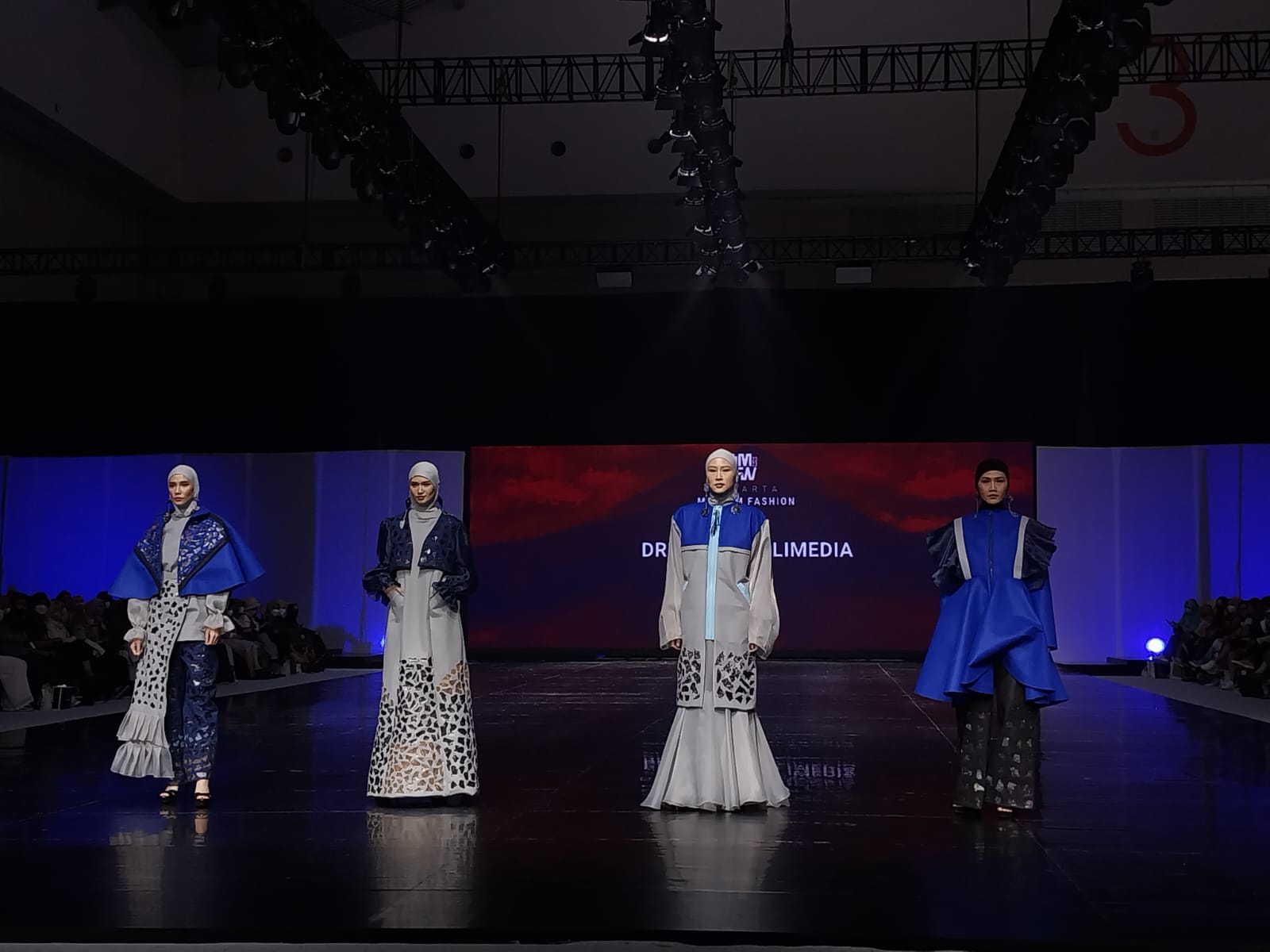 10 Desainer Busana Muslim Pamer Karya Lokal Menuju Global di JMFW 2023