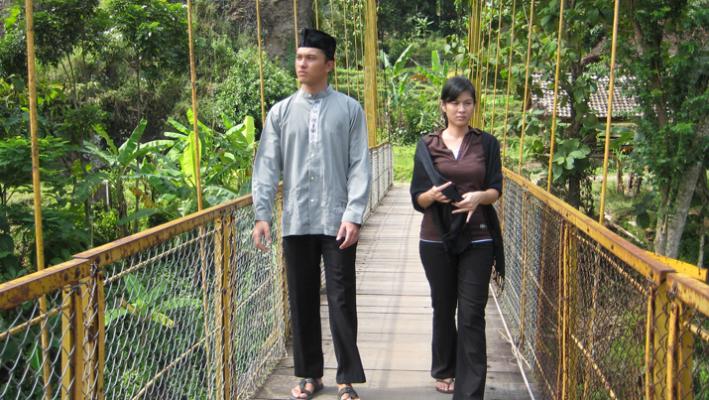 Gaya Fesyen Lima Aktor Saat Berperan sebagai Santri