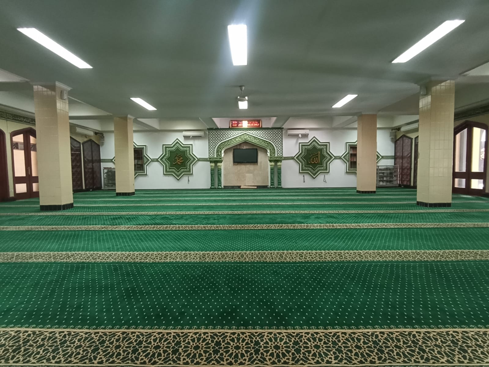 Masjid Pangeran Diponegoro TMII Terletak Antara Vihara dan Gereja