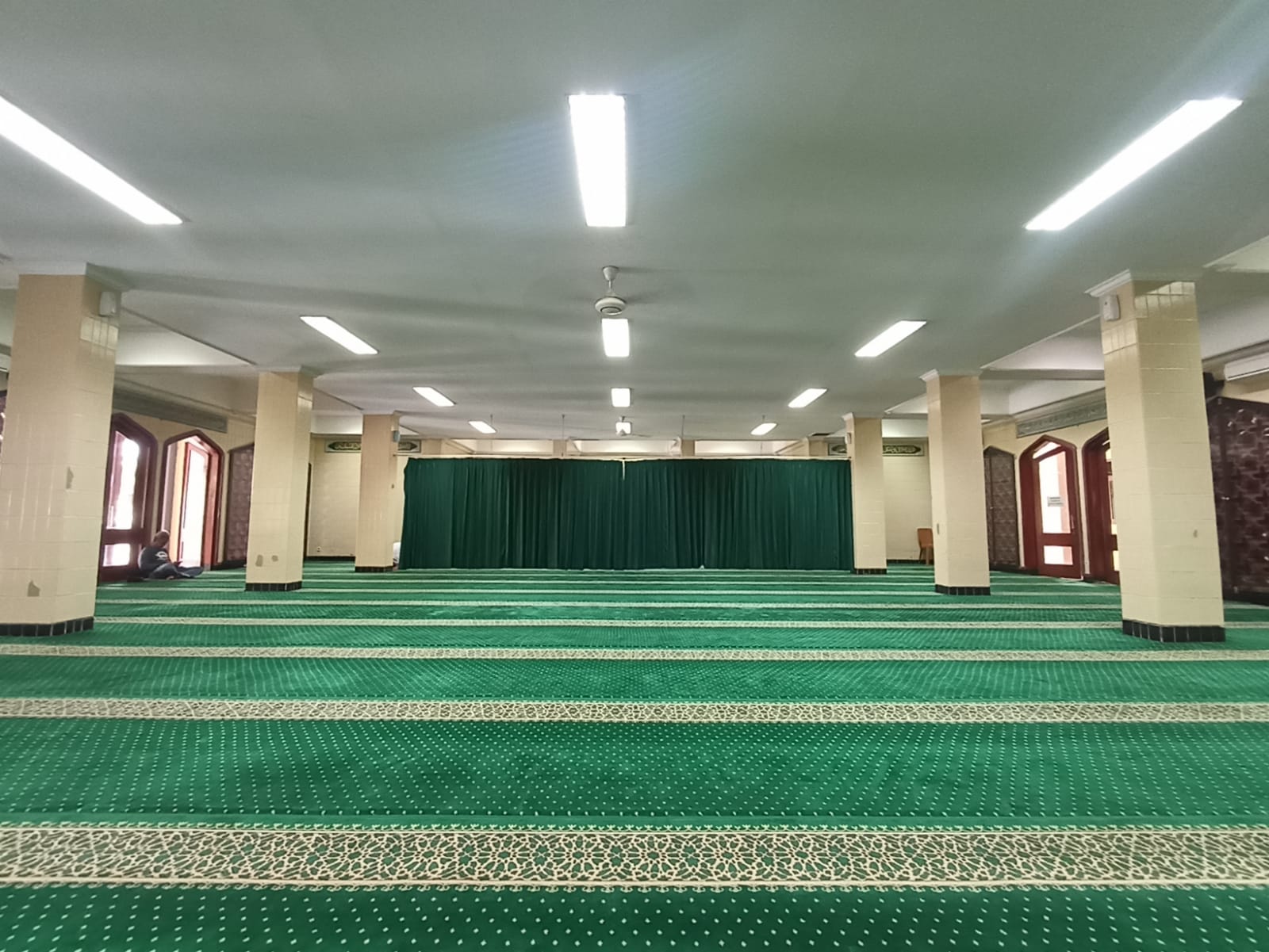 Masjid Pangeran Diponegoro TMII Terletak Antara Vihara dan Gereja