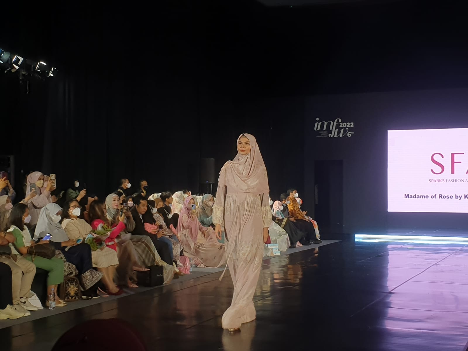 Risty Tagor dan Khanza Maryam Kolaborasi di Brand Madame Of Rose