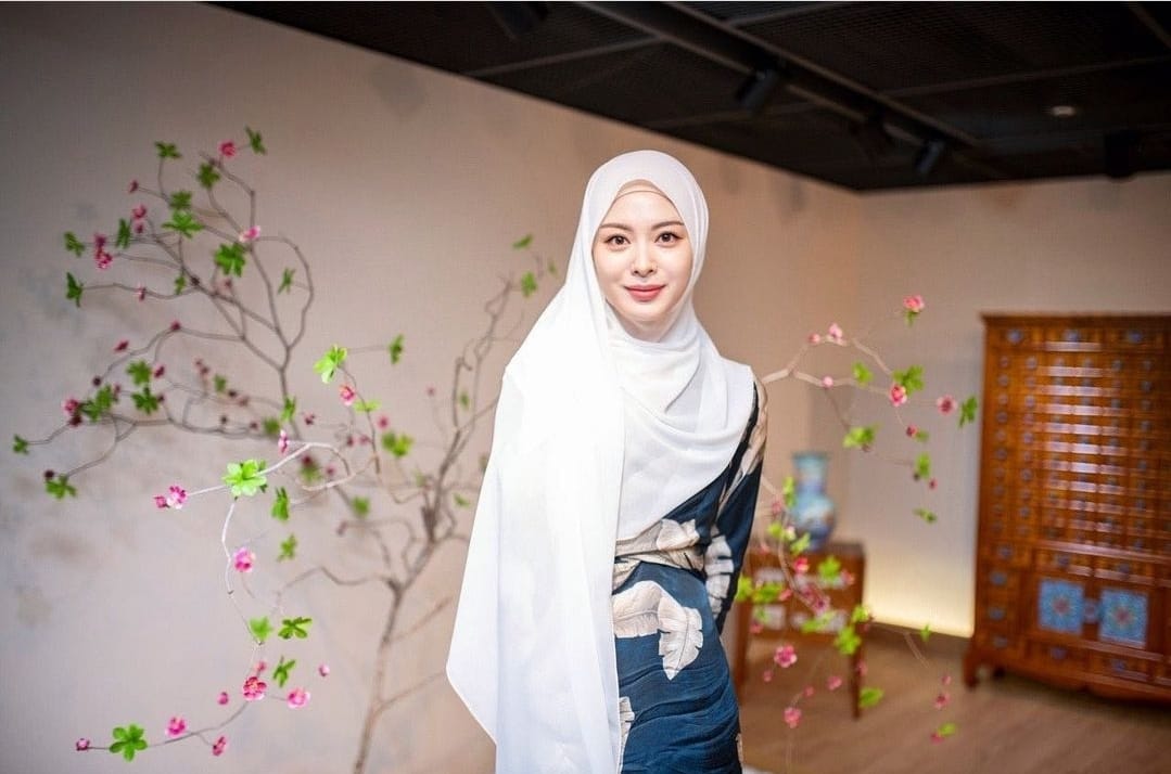 Sontek 7 Gaya Fesyen Ayana Moon yang Sederhana dan Segar