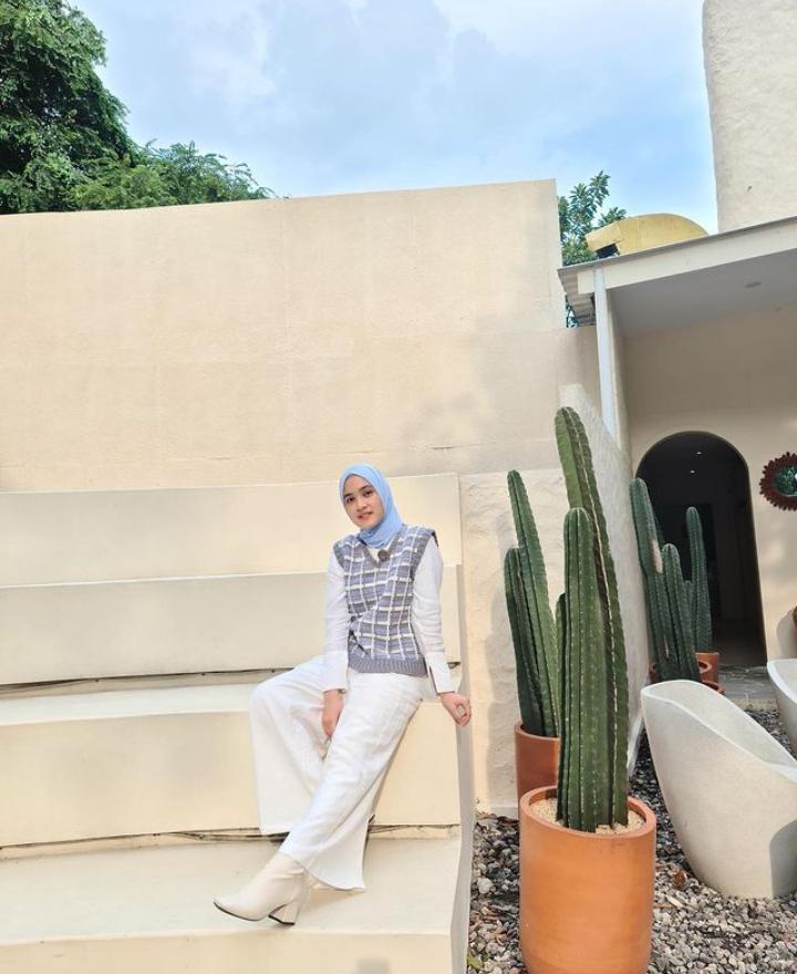 6 Outfit Putih Ala Cut Syifa, Cantiknya Bikin Pusing
