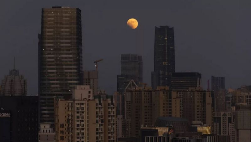 Potret Indahnya Gerhana Bulan Total di Berbagai Belahan Dunia