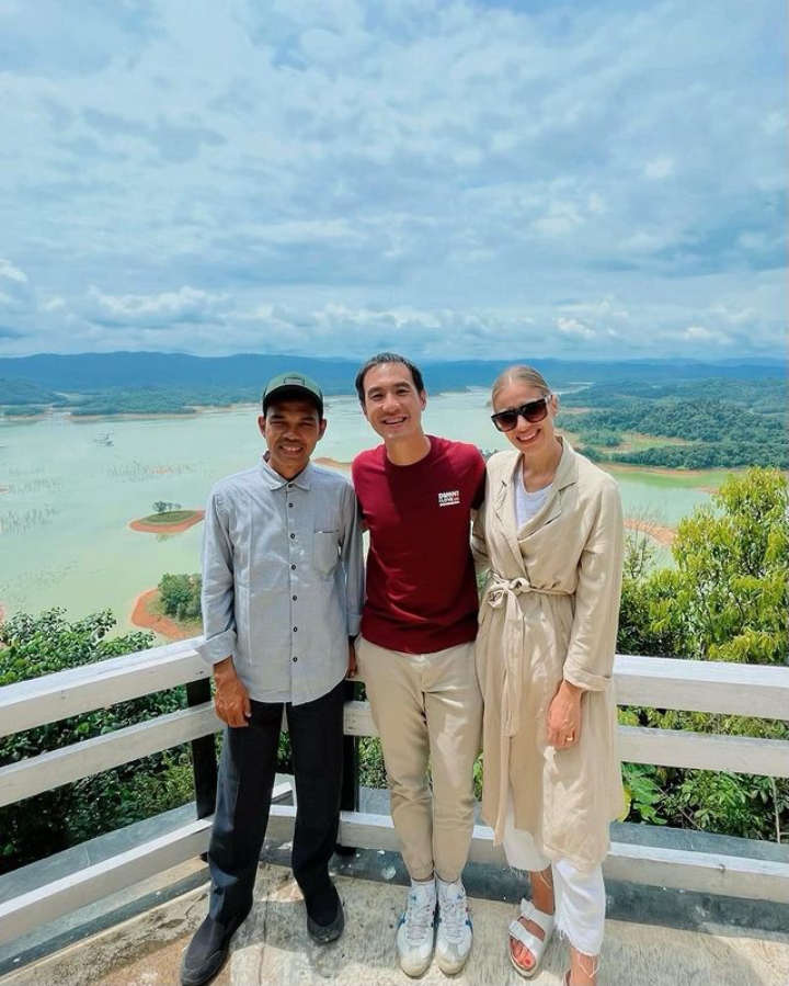 Daniel Mananta Sowan ke UAS, Kunjungi Masjid hingga Makan Durian Bareng