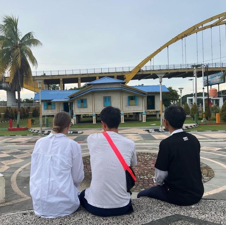 Daniel Mananta Sowan ke UAS, Kunjungi Masjid hingga Makan Durian Bareng