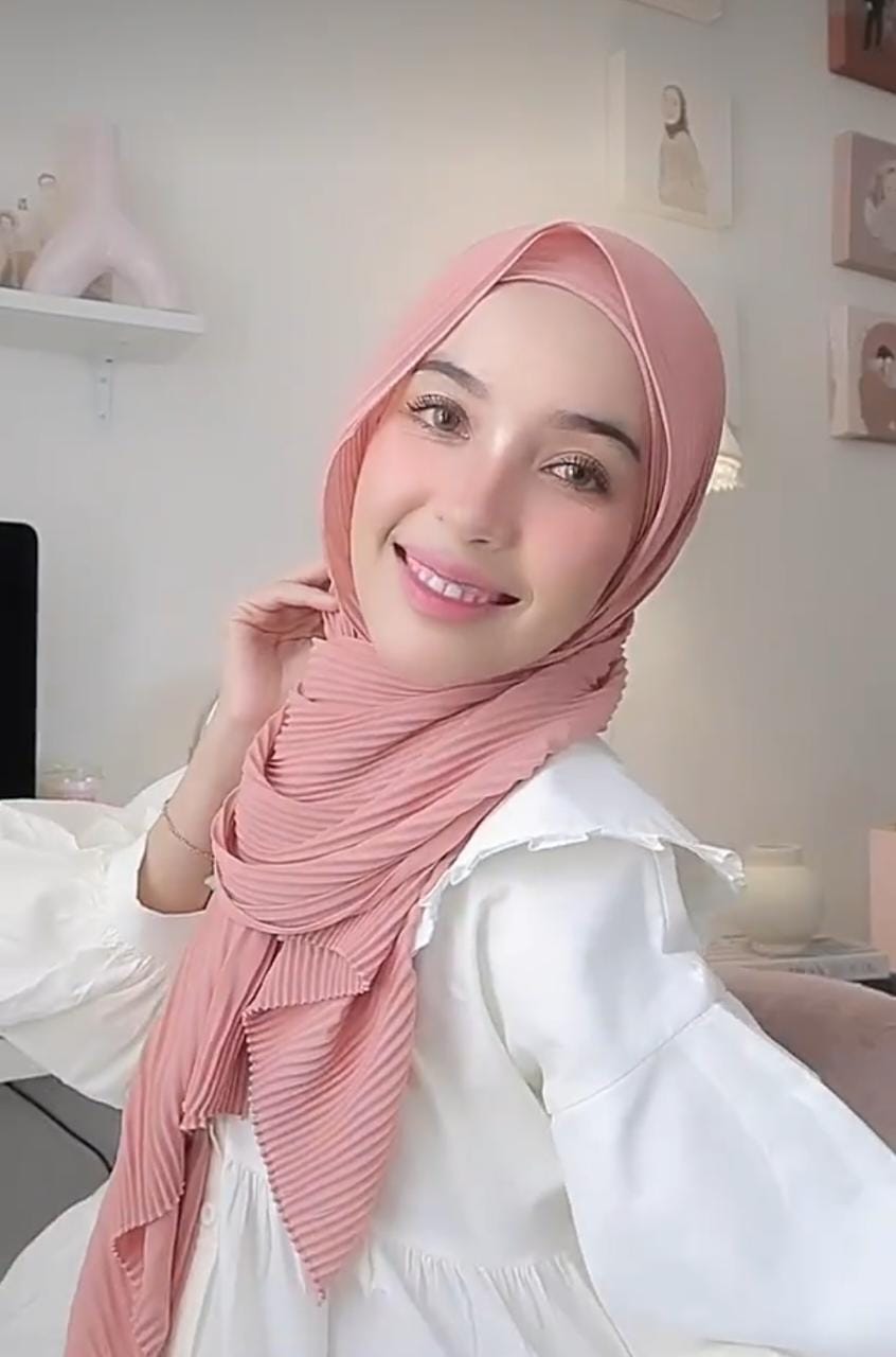 Empat Tutorial Hijab Plisket Simpel Ala Hamidah Rachmayanti