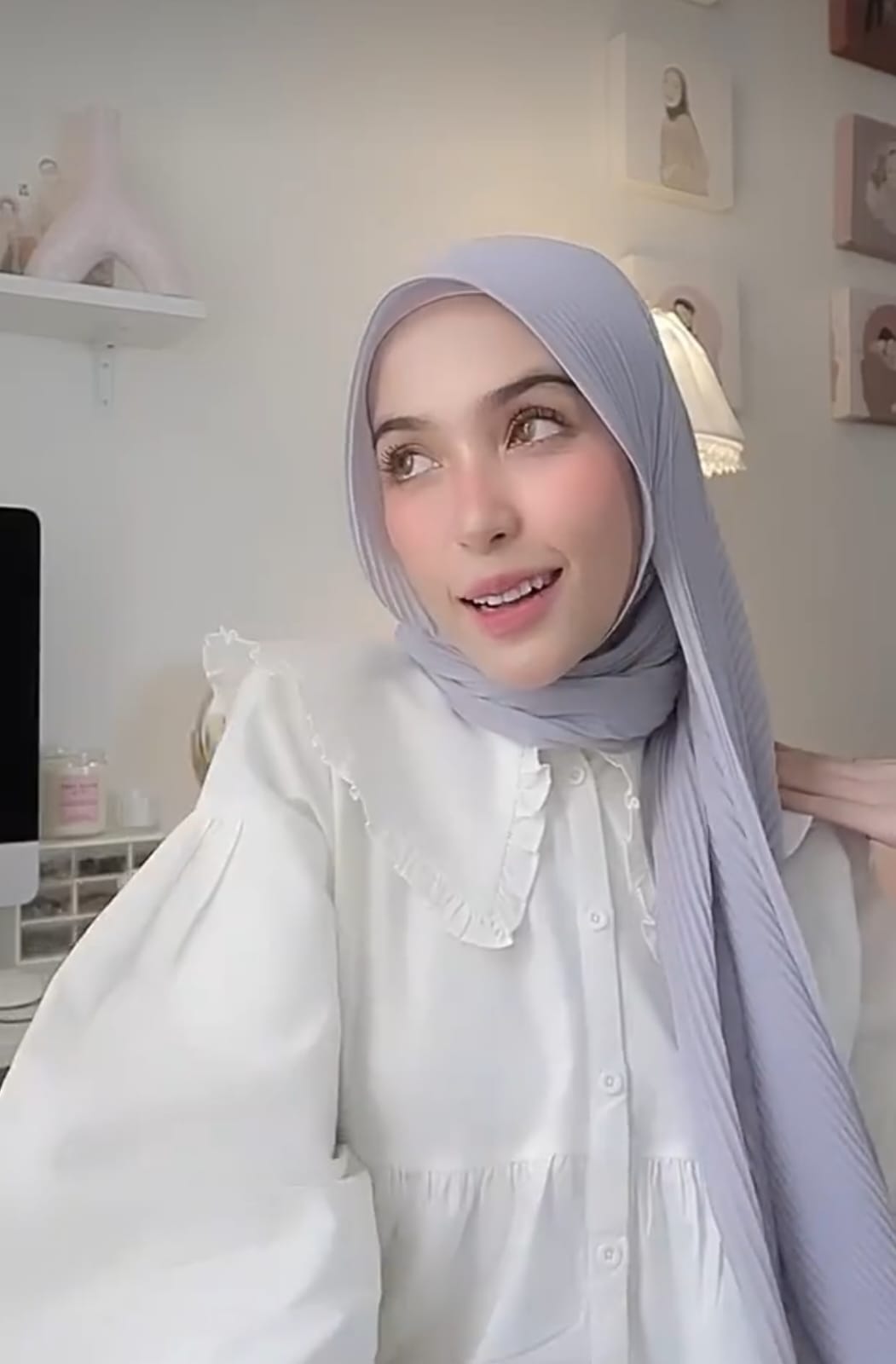 Empat Tutorial Hijab Plisket Simpel Ala Hamidah Rachmayanti