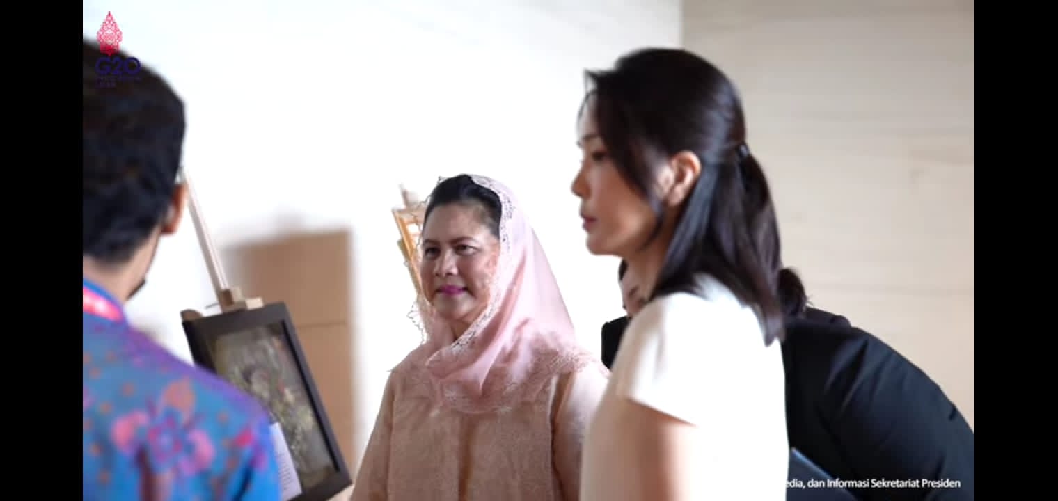 Tunik dan Kerudung Bordir, Gaya Iriana Jokowi di KTT G20 Bali