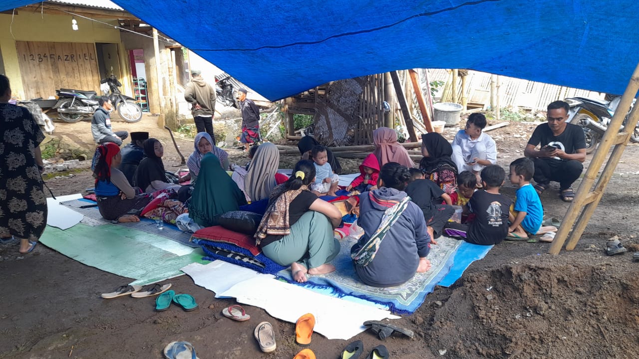 FOZ: Korban Gempa Cianjur Trauma, Tenda Pengungsian Membludak