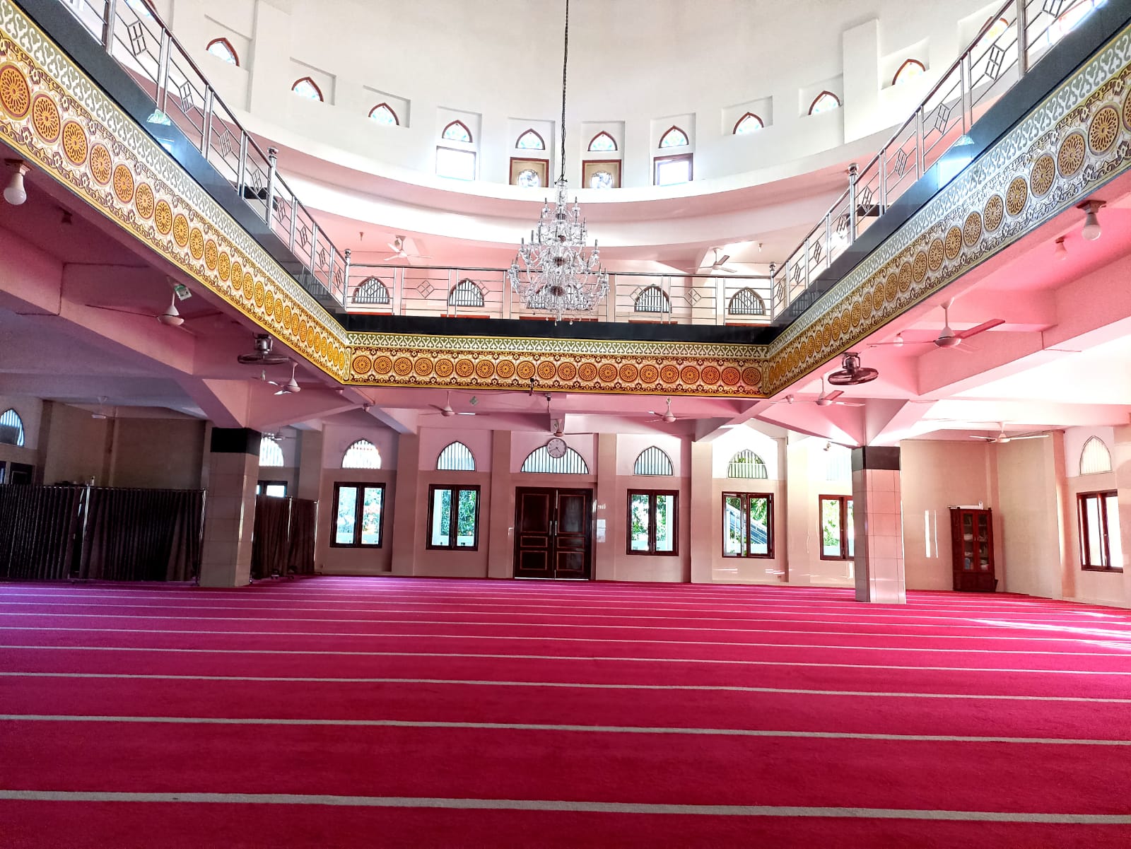 Masjid Daarul Muqarrabien, Oase Pengingat Akhirat di Tengah Ibu Kota