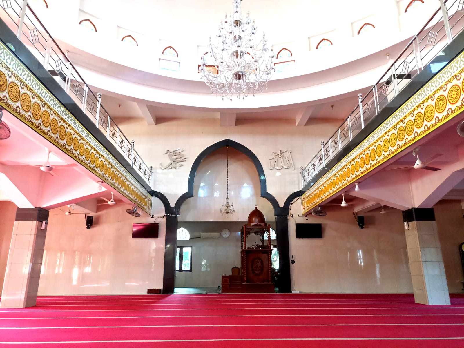 Masjid Daarul Muqarrabien, Oase Pengingat Akhirat di Tengah Ibu Kota