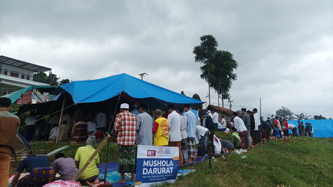 Laznas Dewan Da'wah Gelar Salat Jumat di Posko Pengungsian