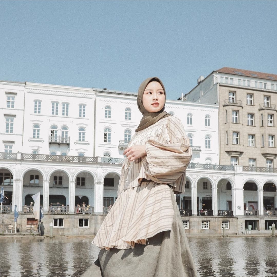 5 Inspirasi OOTD Hijab Ala Influencer Gita Savitri