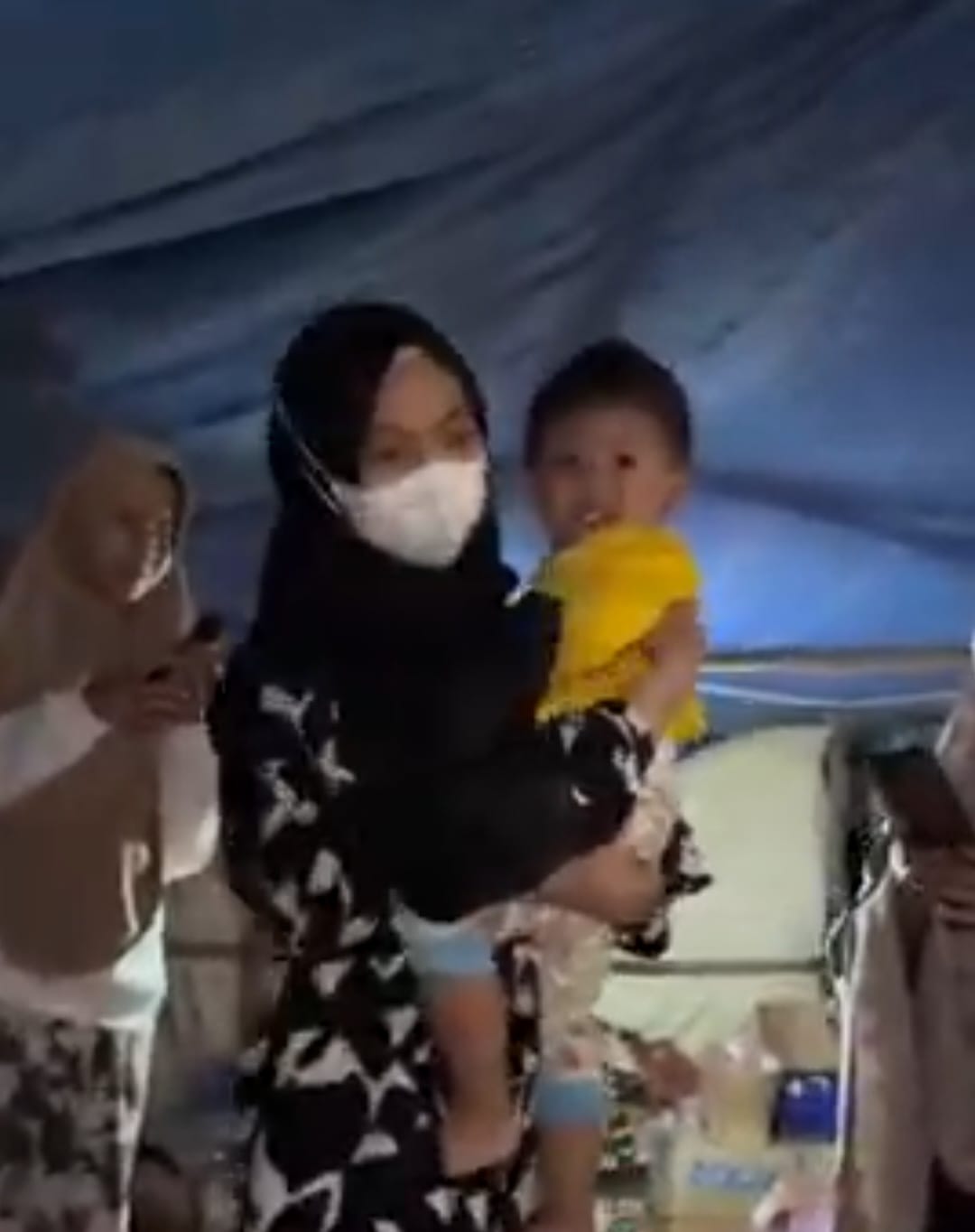 5 Selebritas Turun Langsung Beri Bantuan pada Korban Gempa Cianjur