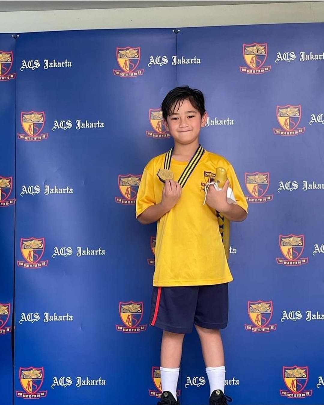 Bikin Bangga, Rafathar Malik Ahmad Raih Juara 1 Lomba Renang