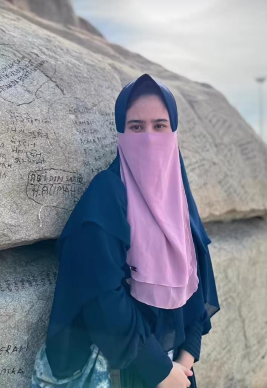 Bikin Salfok, Ini 4 Penampilan Syar'i Tissa Biani Saat Umroh