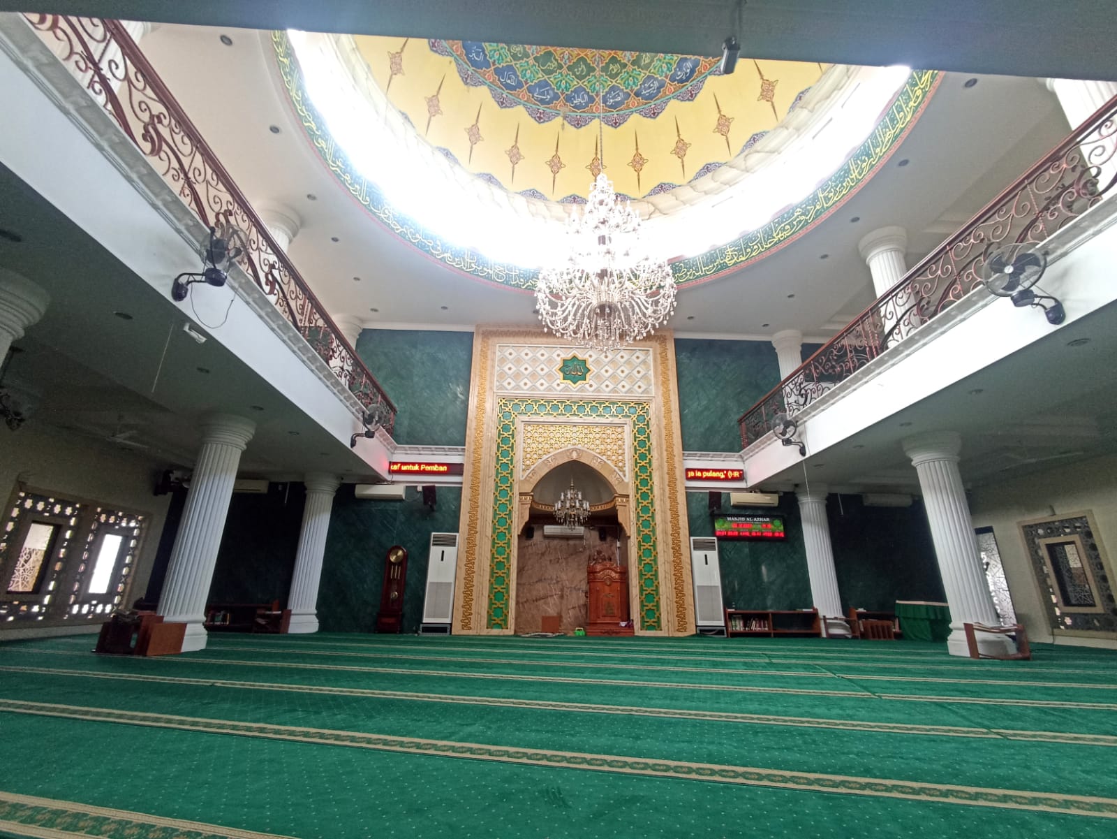 Menilik Masjid Al-Azhar Cempaka Putih, Mewahnya Bikin Khusyuk