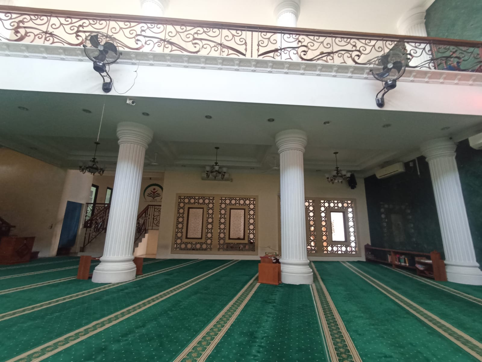 Menilik Masjid Al-Azhar Cempaka Putih, Mewahnya Bikin Khusyuk