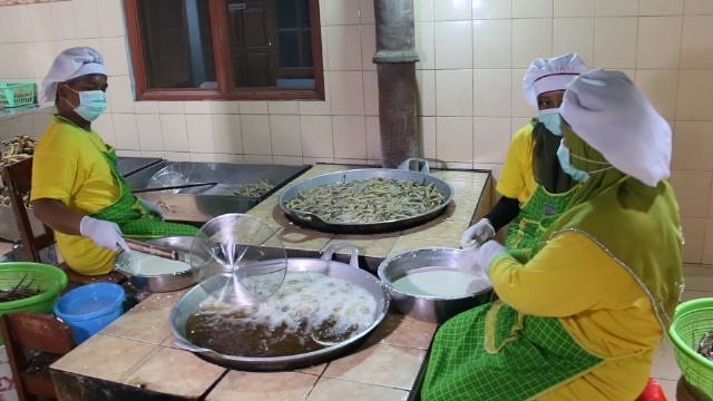 Menengok Proses Pembuatan Keripik Belut, Cemilan Khas Yogyakarta