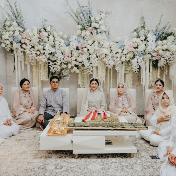 Pesona Erina Gudono Pakai Kebaya Muslim Brokat di Pengajian Jelang Pernikahan