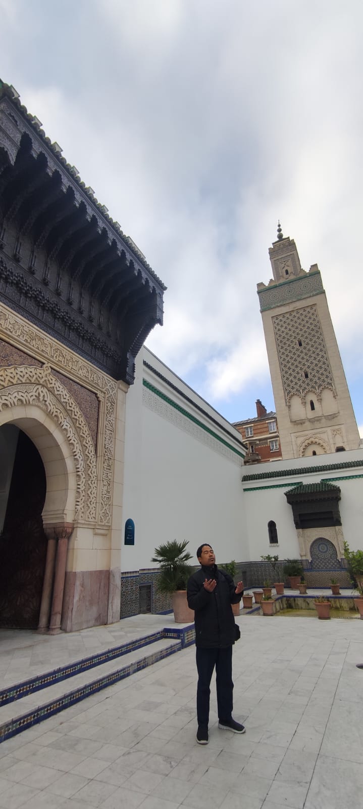 Mengunjungi Grande Mosquee de Paris, Masjid Raya Hadiah untuk Pejuang Muslim