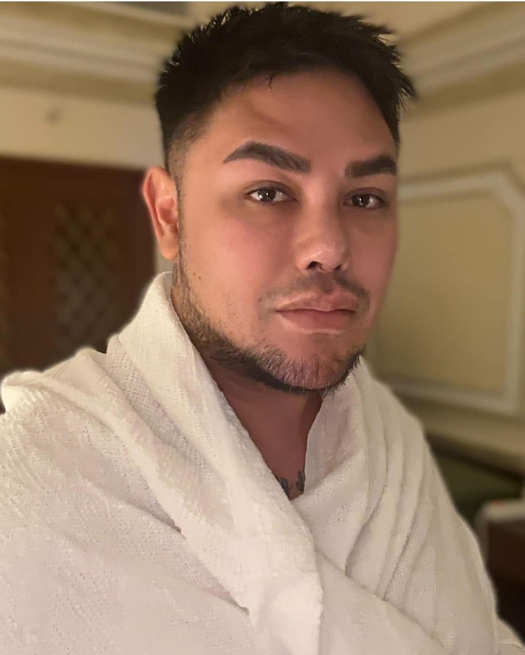 Bikin Pangling, Ivan Gunawan Pakai Miki Hat hingga Sorban saat Umrah