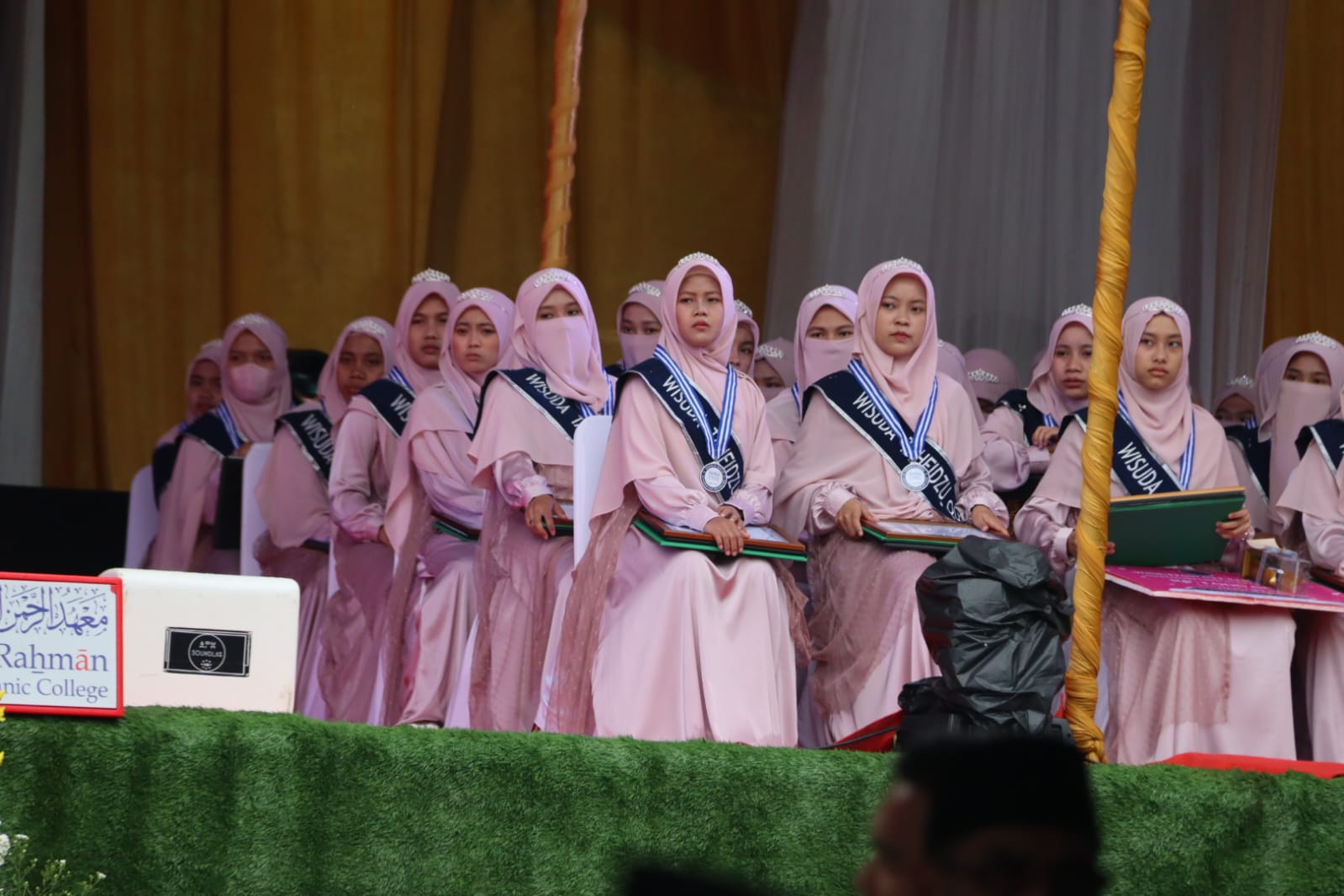 AQC Wisuda 98 Santri Penghafal Qur’an di Megamendung