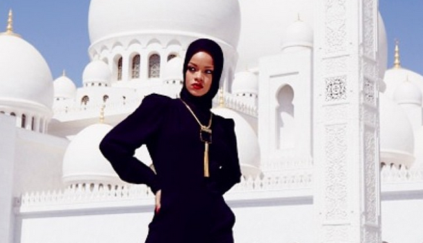 Selain Jennie BLACKPINK, 7 Pesohor Dunia Ini Berhijab di Masjid Sheikh Zayed
