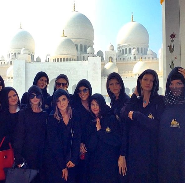 Selain Jennie BLACKPINK, 7 Pesohor Dunia Ini Berhijab di Masjid Sheikh Zayed