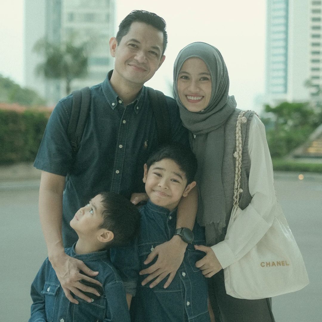 5 Artis Tetap Glowing dan Bahagia Meski Punya Banyak Anak