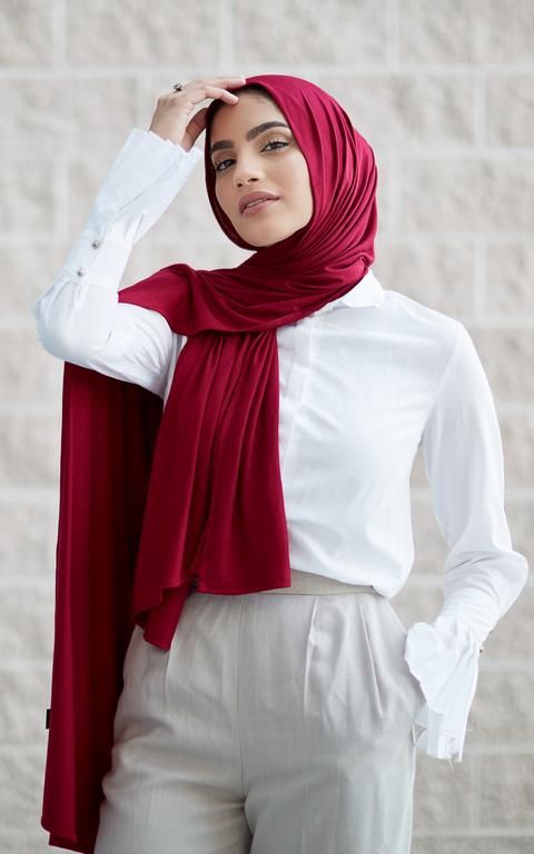 3 Inspirasi Tampil Stylish dengan Hijab Printing dan Pashmina