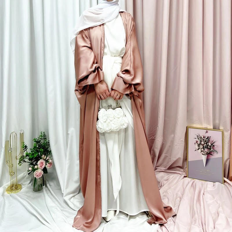 Inspirasi Busana Muslimah Agar Tampil Stylish dan Syar’i saat Lebaran