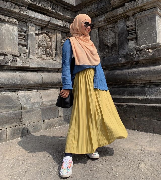 Intip Gaya Fesyen 4 Influencer Hijab Kala Plesiran