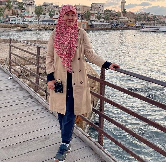 Intip Gaya Fesyen 4 Influencer Hijab Kala Plesiran