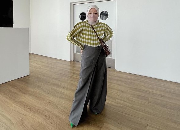 Intip Gaya Fesyen 4 Influencer Hijab Kala Plesiran