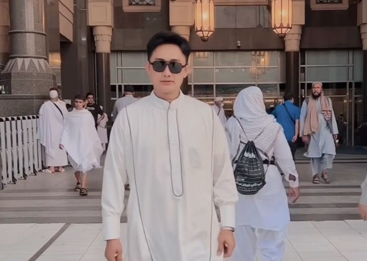 Alhamdulillah, 8 Selebritas Ini Pergi Berhaji Tahun 2023