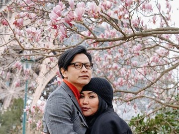 Kemesraan 7 Pasang Artis dengan Usia Pernikahan di Atas 20 Tahun