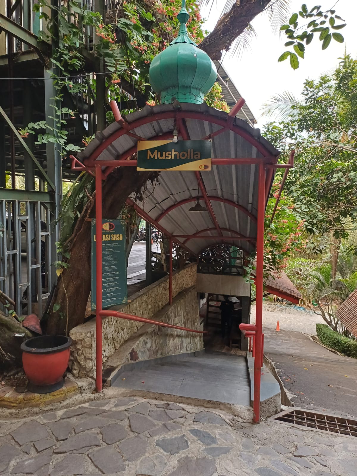 MUSHOLLA BAGUS, SALAH SATU KUNCI SUKSES RESTO SHSD