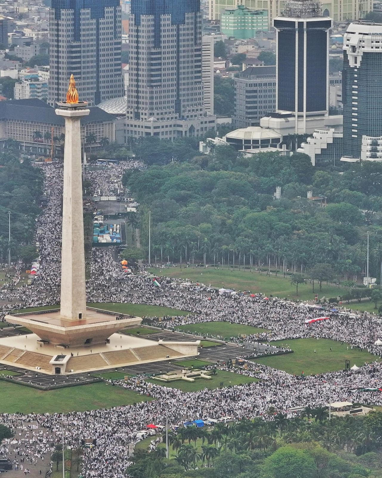 Foto-Foto Aksi Bela Palestina di Monas, Dihadiri 2 Juta Massa