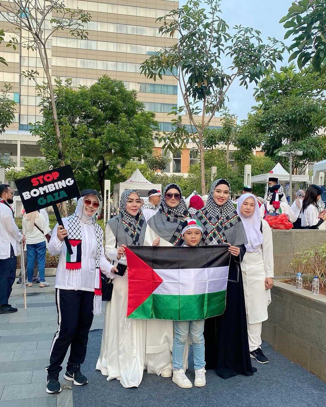 7 Artis Kompak Ikut Aksi Bela Palestina, Intip Outfitnya Yuk!